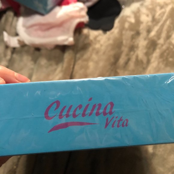 Chevron and Dots Red Cupcake Decorating Kit - Picture 4 of 5